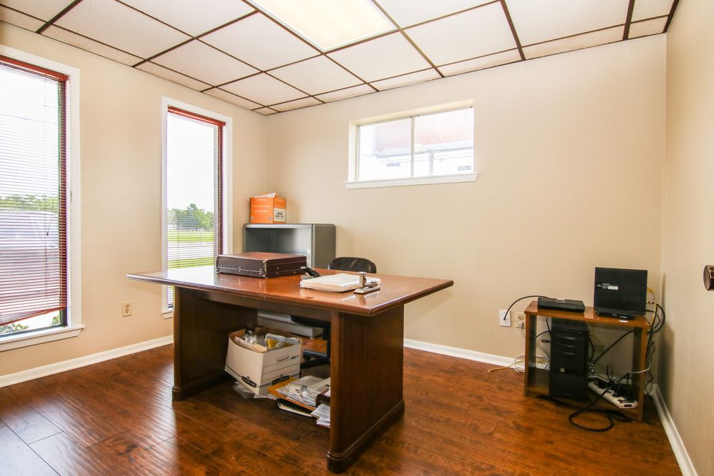 1017 W South St, Alvin, TX 77511